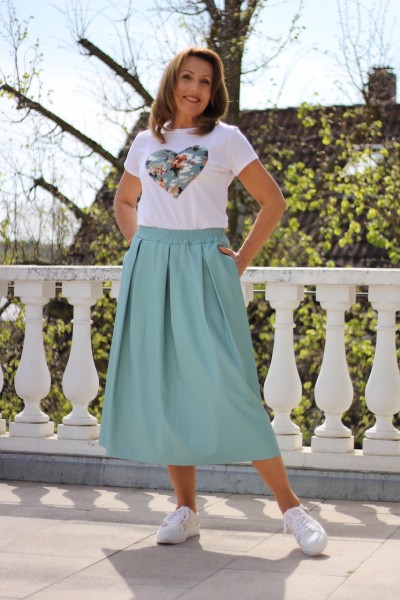 T-Shirt weiß mit Herz-Print in Größe S/M