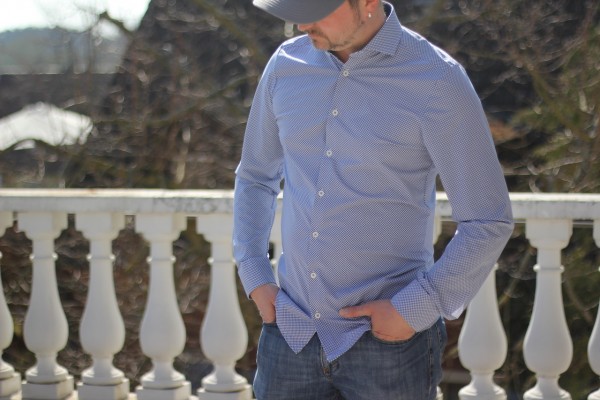 hellblaues bügelfreies hochatmungsaktives Hemd Musterdruck M39 PURE