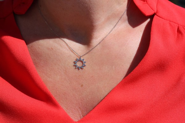 silberfarbene Kette mit Anhänger ´SONNE´