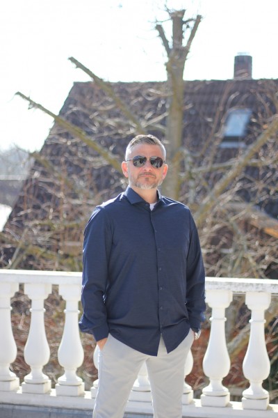 dunkelblaues bügelfreies hochatmungsaktives Hemd L42 PURE