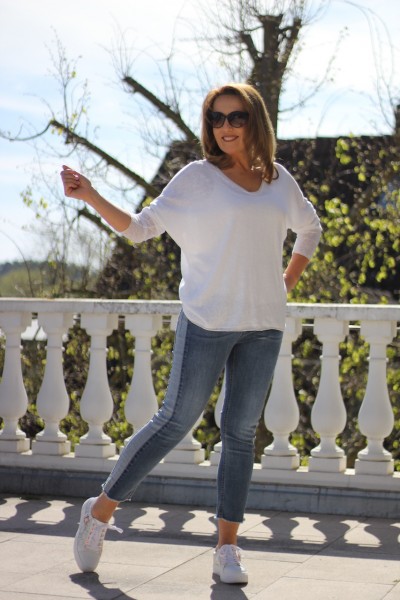sommerlicher Pulli in weiß mit V-Ausschnitt in ONE-SIZE