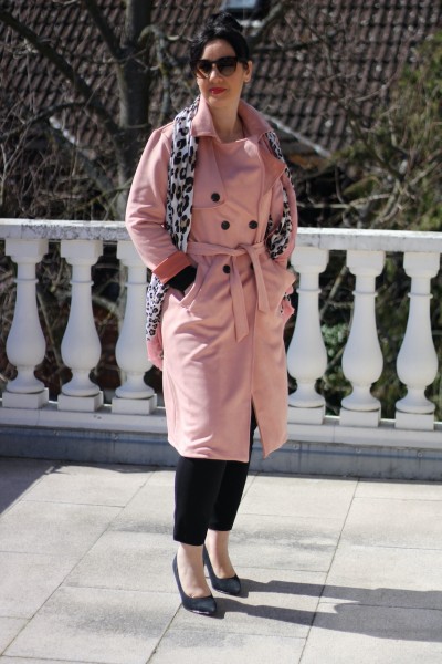 Velours-Mantel in rose mit Gürtel im Trenchcoat-Style