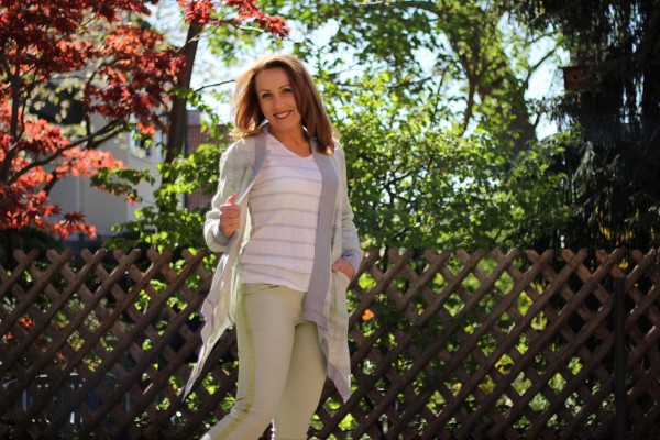 grüne Feinstrickjacke asymmetrisch in ONE SIZE
