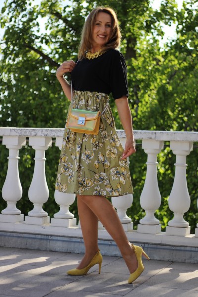 verspieltes Kleid mit Blumenprint in der Farbe olive in ONE SIZE