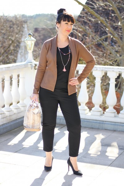 eleganter, sportlicher Blazer in der Farbe braun
