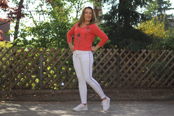 weiße Hose mit Tunnelzug und Glitzerstreifen am Bein in Größe M/38