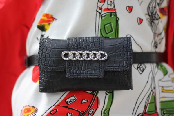 elegante, sportliche schwarze Bauchtasche