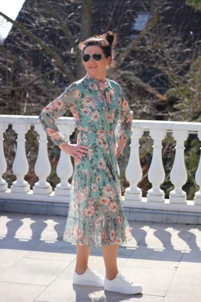 Top angesagtes verspieltes Blumenkleid in mint mit Ausschnittschleife ONE SIZE