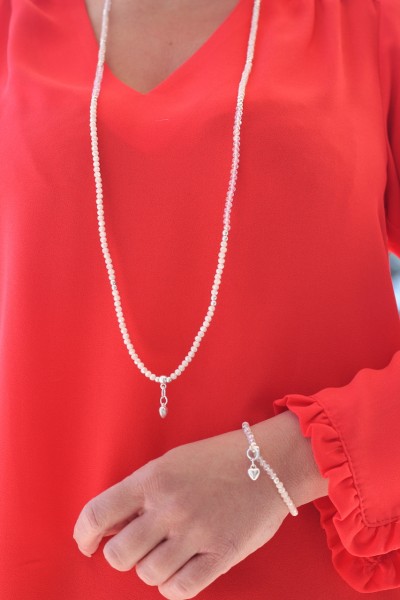 lange Kette mit Armband und Herzanhängern