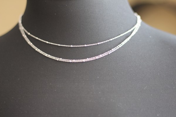 feine dreigliedrige Kette mit Kügelchen