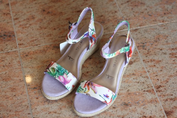 Sommersandalette mit Keilabsatz, voll im Trend FLOWER COMB TAMARIS