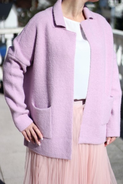 warme Strickjacke in mauve mit Seitentaschen