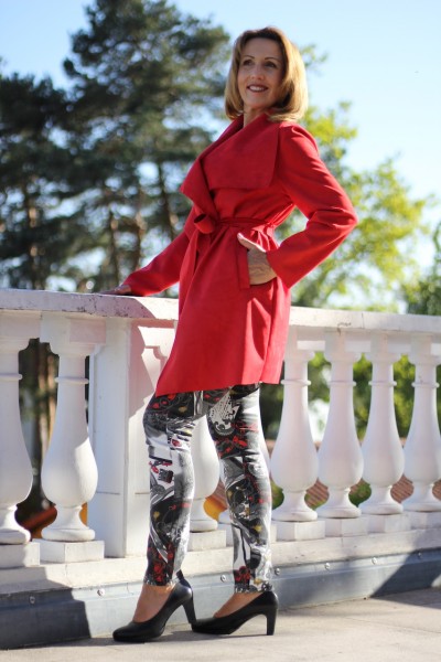 schicker leichter roter Veloursmantel in Größe M/L