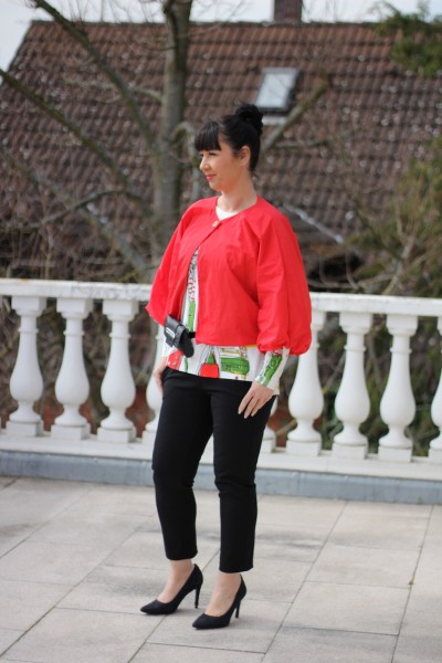 sommerliche rote Blouson-Jacke ONE SIZE mit 1 dekorativen Schließknopf
