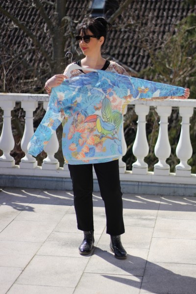 blauer Pullover mit Exotic ´Vogel´ ONE SIZE