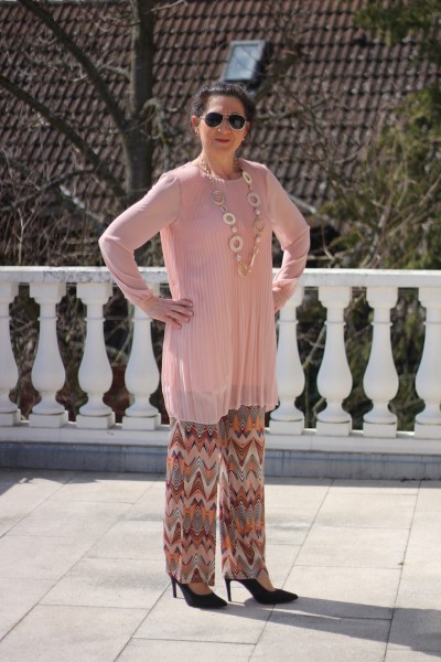 Marlenehose in buntem Muster, hoher Tragekomfort