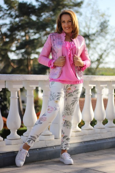 rosefarbene Jacke mit Stehkragen und schimmernden Blumen in Größe M