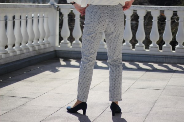 schön gemusterte 3/4 Hose in blau-schwarz