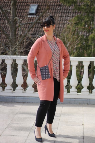 schwarze Handytasche mit silbernen Steinen