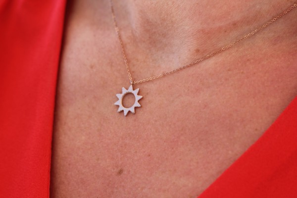 rosefarbene Kette mit Anhänger ´Sonne´