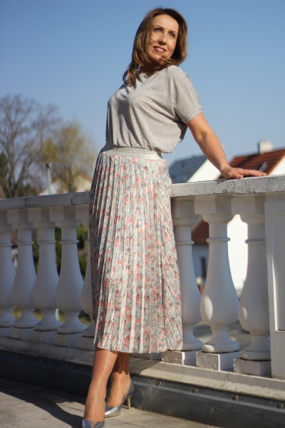 Rundhals-Shirt in nude-Farbe mit Schimmer ONE SIZE