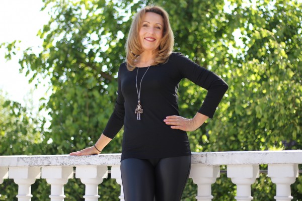 schwarzes Longshirt in Größe M