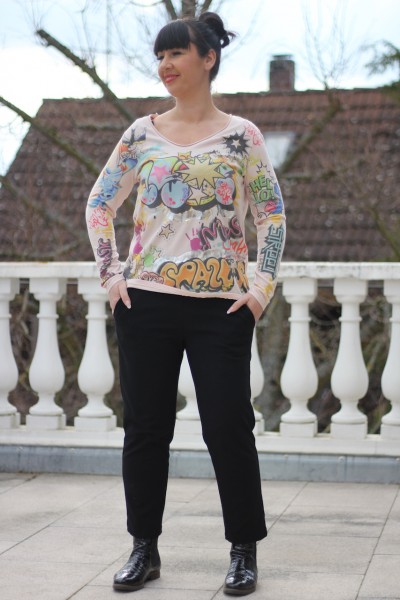 kuscheliger Pullover in rose mit Printdruck ´Graffiti´in ONE SIZE