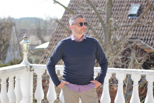 leichter blauer BENVENUTO-Pullover mit geradem Bund Größe L und XL