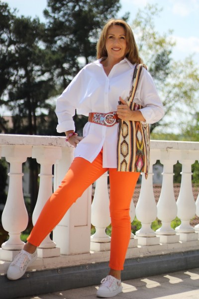 sommerliche Stretch-Push-up slim Hose in orange in Größe L und XL